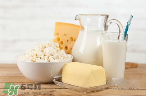 長(zhǎng)痘痘補(bǔ)充什么維生素？長(zhǎng)痘痘補(bǔ)充維生素b嗎？