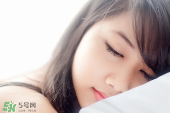 乳腺增生和乳腺結(jié)節(jié)的區(qū)別？乳腺增生和乳腺結(jié)節(jié)哪個(gè)嚴(yán)重