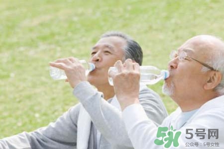 老年人免疫力低下吃什么好？老人免疫力低下吃什么好？
