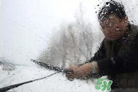 霧霾天怎么開車？霧霾天開車注意事項(xiàng)