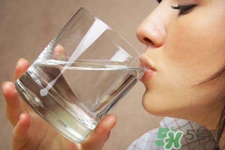 霧霾天為什么要多喝水？霧霾天要喝多少水才健康？