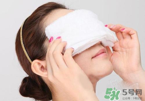 眼皮跳是冷敷還是熱敷？眼皮跳怎么辦？