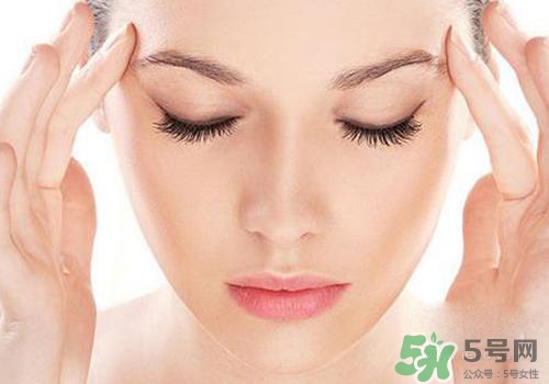 眼皮跳是冷敷還是熱敷？眼皮跳怎么辦？