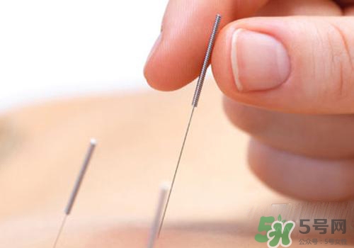 眼皮跳是冷敷還是熱敷？眼皮跳怎么辦？