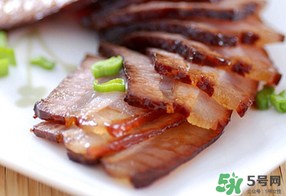 腌肉一斤放多少鹽？腌肉用什么鹽？