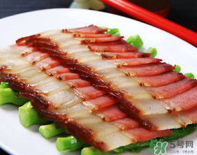 腌肉發(fā)霉了還能吃嗎？腌肉長霉怎么辦？