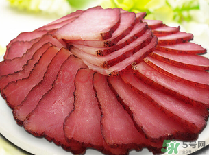 腌肉發(fā)霉了還能吃嗎？腌肉長霉怎么辦？