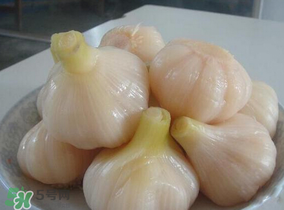 腌大蒜變綠還能吃嗎？大蒜腌制后變綠能吃嗎？