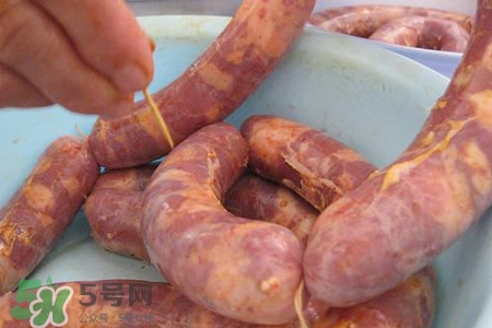 臘腸是曬干好還是風(fēng)干好？臘腸是曬干好還是陰干好？