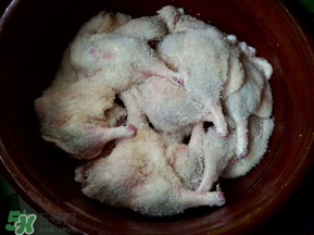 腌鴨腿放多少鹽？腌鴨腿要多少鹽一斤？