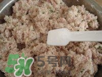 做藕丸子要放多少鹽？一斤藕做藕圓子放多少鹽合適？