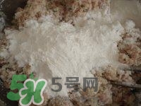 做藕丸子要放多少鹽？一斤藕做藕圓子放多少鹽合適？