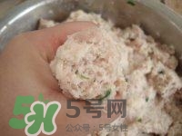 做藕丸子要放多少鹽？一斤藕做藕圓子放多少鹽合適？
