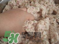 做藕丸子要放多少鹽？一斤藕做藕圓子放多少鹽合適？