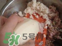做藕丸子要放多少鹽？一斤藕做藕圓子放多少鹽合適？