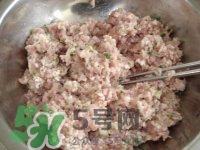 做藕丸子要放多少鹽？一斤藕做藕圓子放多少鹽合適？