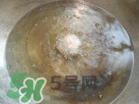 做藕丸子要放多少鹽？一斤藕做藕圓子放多少鹽合適？
