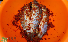 腌魚可以放白酒嗎？腌魚可以放料酒嗎？