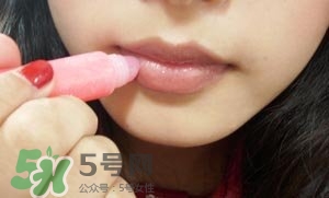 唇線筆可以當口紅嗎？唇線筆和口紅的區(qū)別？