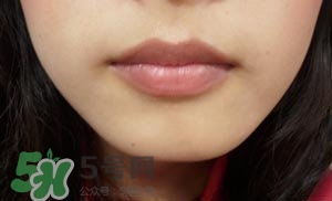 唇線筆可以當口紅嗎？唇線筆和口紅的區(qū)別？