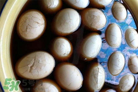 腌雞蛋沒有壇子怎么辦？腌雞蛋用鐵盆可以嗎？
