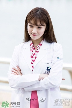 李圣經(jīng)的衣服什么牌子？李圣經(jīng)衣服同款