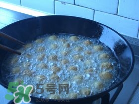 豆腐丸子散了怎么辦？豆腐丸子怎么做不散？
