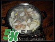 臘豬腳燉什么好吃？臘豬蹄燉什么好吃？