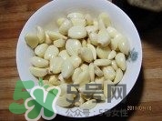 臘八蒜要放鹽嗎？臘八蒜要放多少鹽比例是多少？