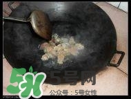臘豬腳燉什么好吃？臘豬蹄燉什么好吃？