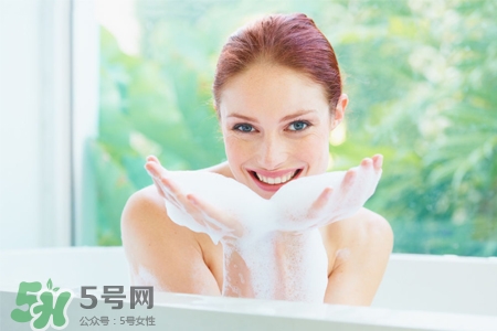 冬天洗澡水溫50度行嗎？50度的水可以洗澡嗎？