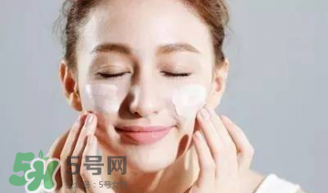 素顏霜對(duì)皮膚有傷害嗎？素顏霜對(duì)皮膚的傷害大嗎？