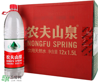 礦泉水會過期嗎？礦泉水過期了還能喝嗎？