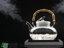 冬天喝涼水好嗎？冬天喝冷水還是熱水？