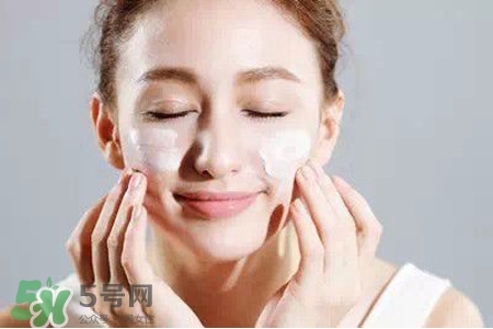 用完卸妝膏還要用洗面奶嗎？用完卸妝膏后需要用洗面奶嗎？