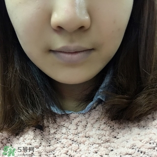 愛麗小屋唇部遮瑕膏怎么樣？愛麗小屋唇部遮瑕膏好用嗎？