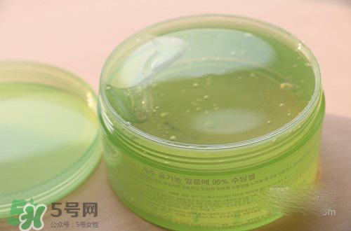 嘴唇干裂可以涂蘆薈膠嗎？嘴唇干裂怎么涂蘆薈膠？