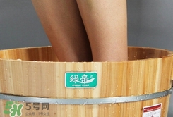 順產后多久可以洗腳?順產后多少天能洗腳?