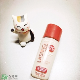 rimmel芮謎粉底液紅瓶藍(lán)瓶哪個(gè)好？rimmel粉底液紅藍(lán)瓶對(duì)比