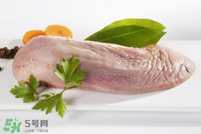 豬舌頭上的白苔怎么撕下來(lái)？豬舌頭上的白苔能吃嗎？