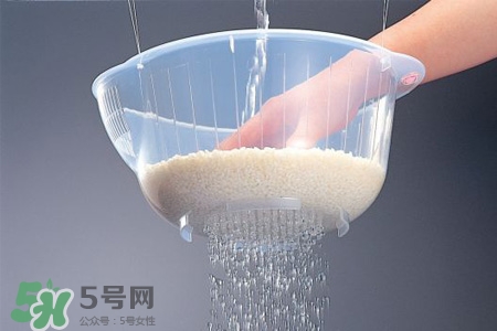 淘米水可以治白發(fā)嗎？淘米水洗頭發(fā)能治白發(fā)？