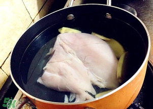 雞胸肉煮多久能熟？雞胸肉怎么煮比較嫩？
