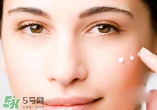 妝前乳是粉底液嗎？妝前乳和粉底液的區(qū)別