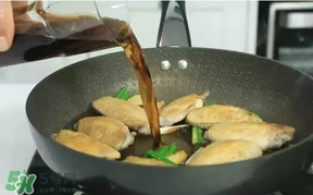 雞翅用熱水焯還是涼水？雞翅焯水冷水下鍋還是熱水？