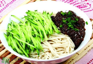 減肥可以吃炸醬面嗎？減肥期間吃炸醬面會胖嗎？
