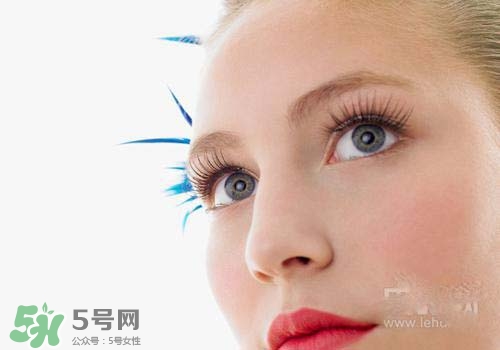 潤(rùn)唇膏可以增長(zhǎng)睫毛嗎？潤(rùn)唇膏怎樣增長(zhǎng)睫毛？