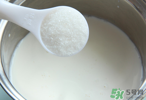 面糊用熱水還是涼水？面糊是用熱水調(diào)還是用涼水調(diào)？