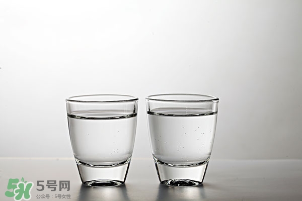 喝白酒有什么好處？怎么喝酒不容易醉