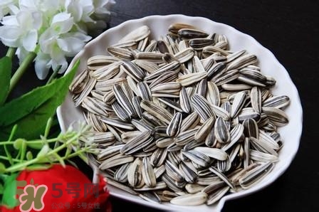 吃瓜子會口腔潰瘍嗎？口腔潰瘍可以吃瓜子嗎？