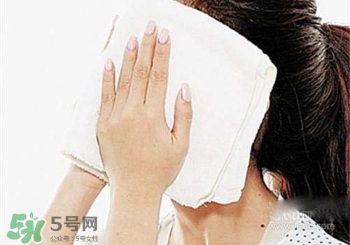 熱毛巾敷臉能祛痘嗎？長痘怎么用熱毛巾敷臉？